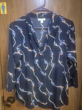 Charter Club Women's Navy Floral V-Neck Blouse.   Box 46